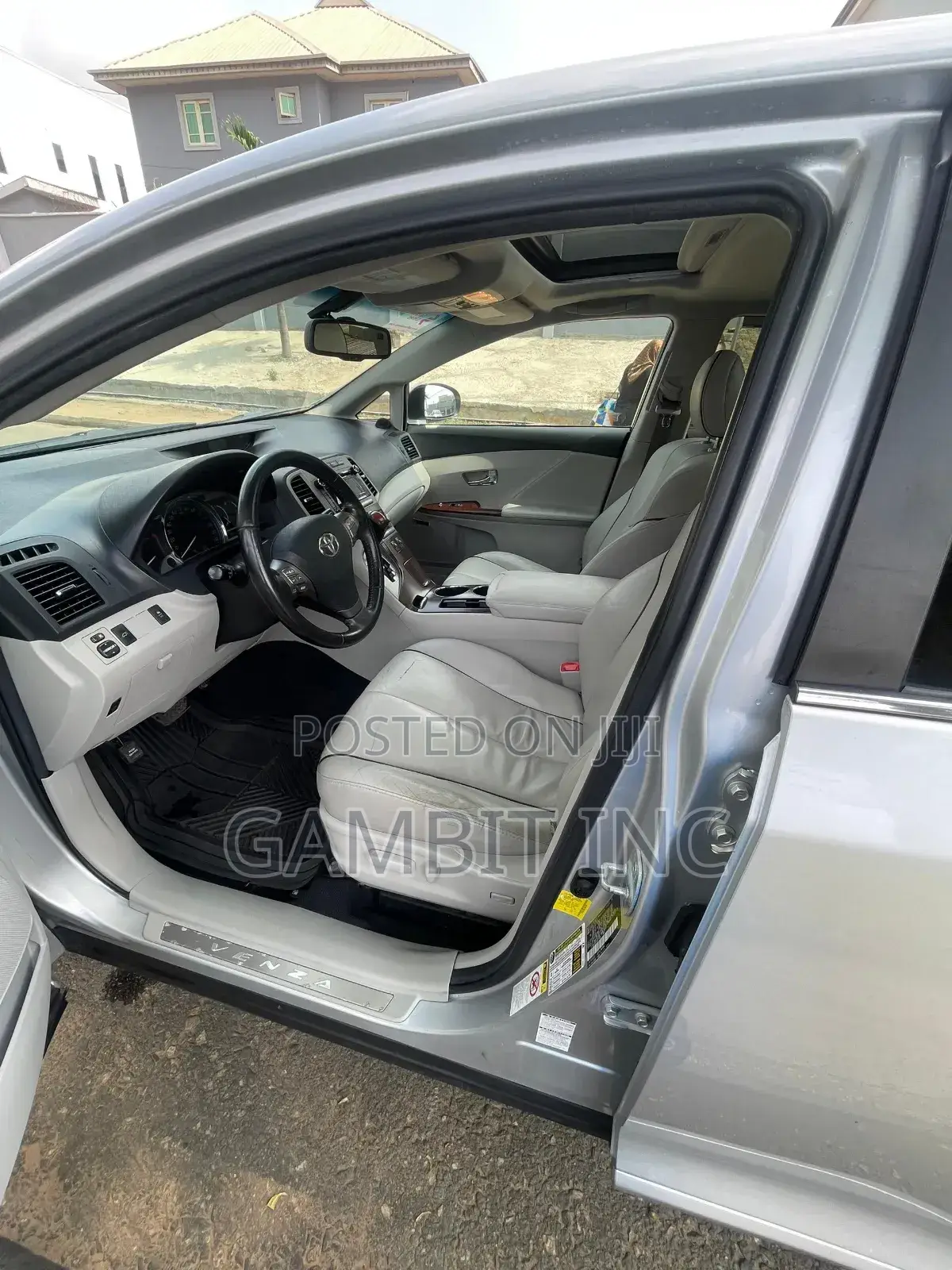 Toyota Venza LE 2012 Silver