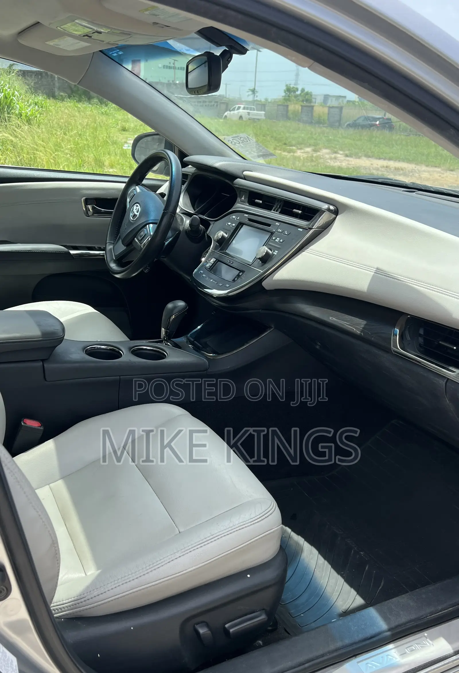Toyota Avalon XLE Premium FWD Sedan (3.6L 6cyl 6A) 2016 Silver