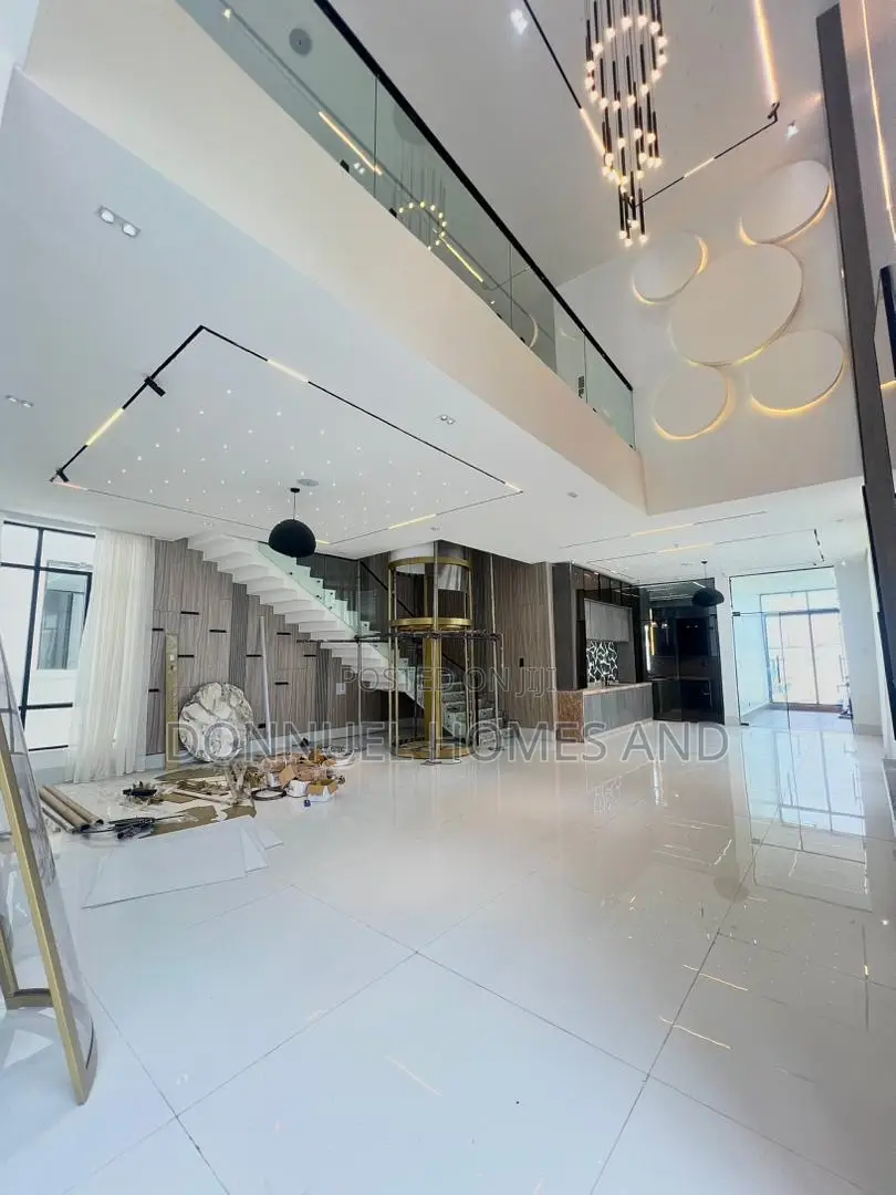 6bdrm Duplex in Chevron for sale