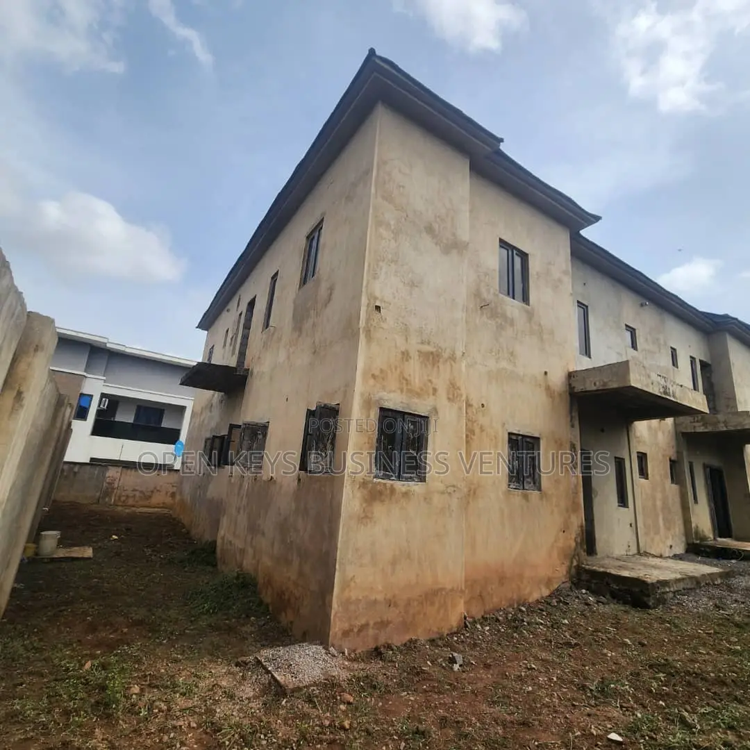 4bdrm Duplex in Oluyole for sale