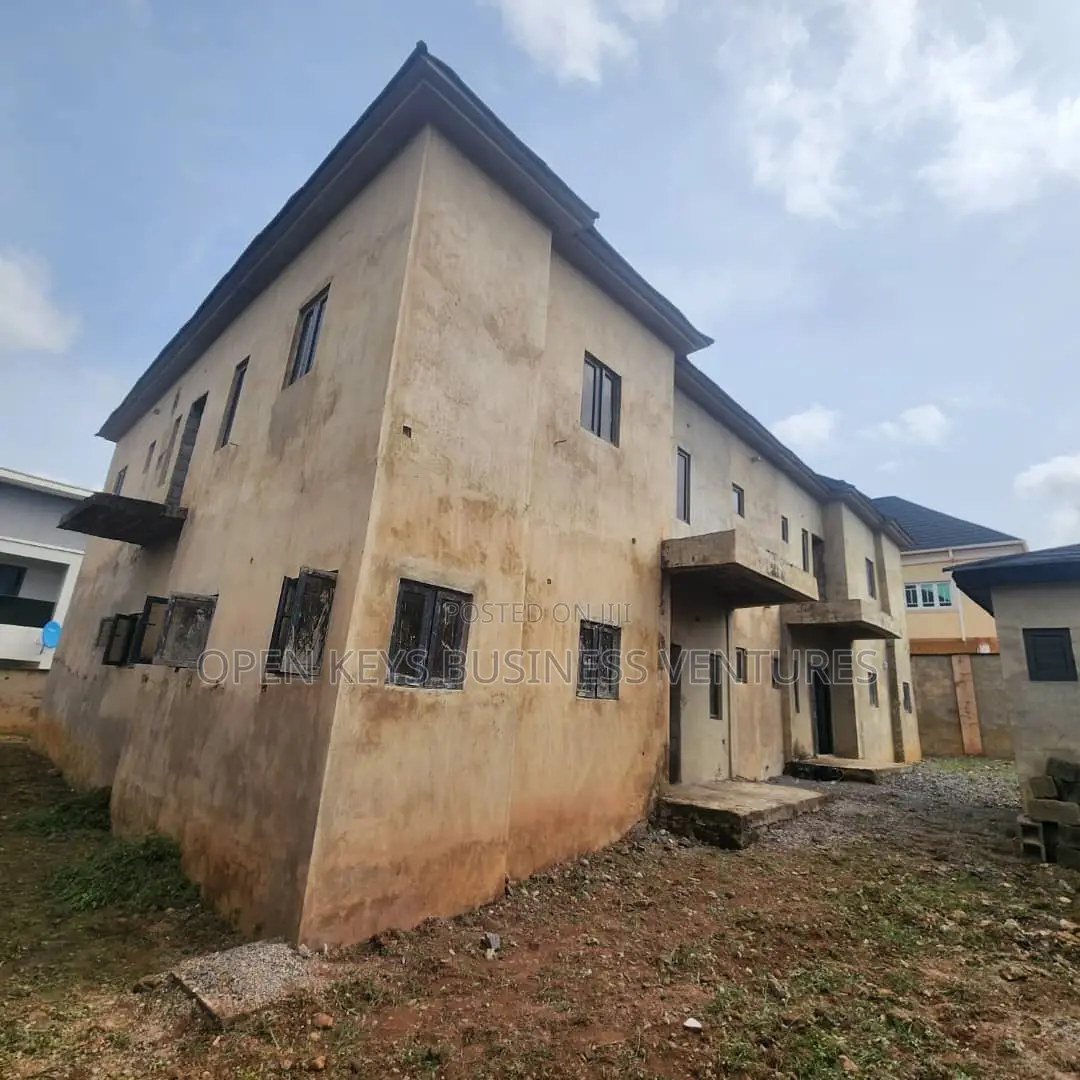 4bdrm Duplex in Oluyole for sale