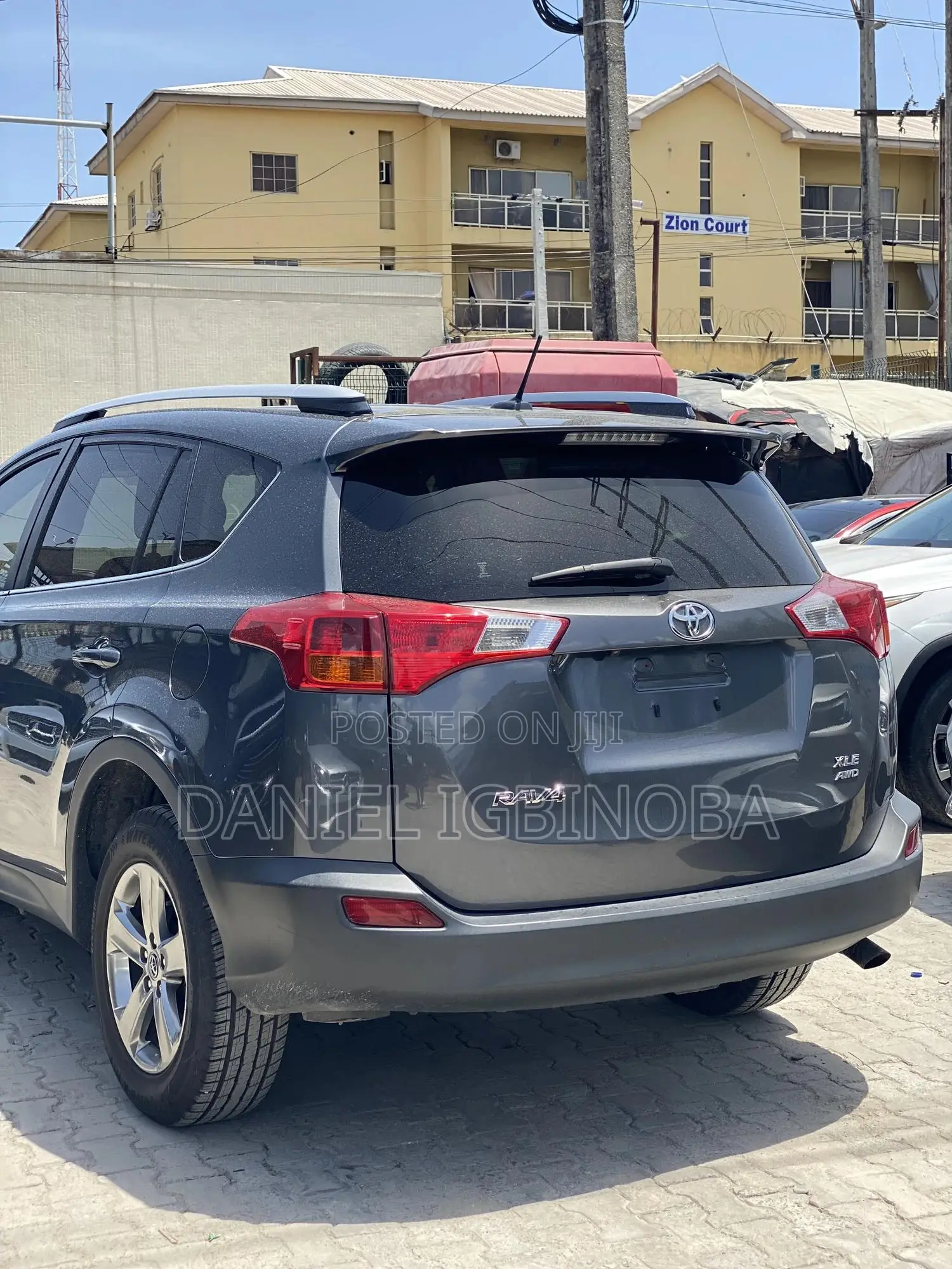 Toyota RAV4 XLE AWD (2.5L 4cyl 6A) 2016 Gray