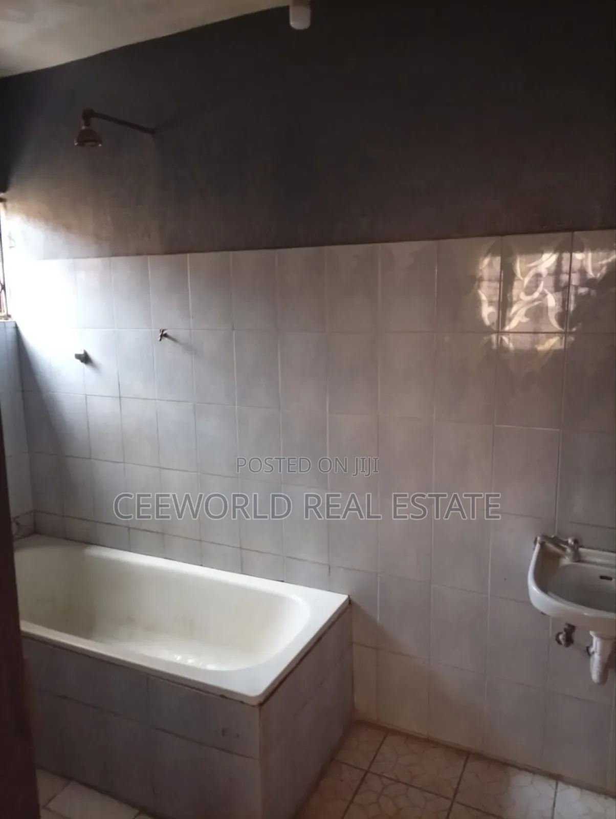 3bdrm Apartment in Oke Itunu Mokola, Adamasingba for rent