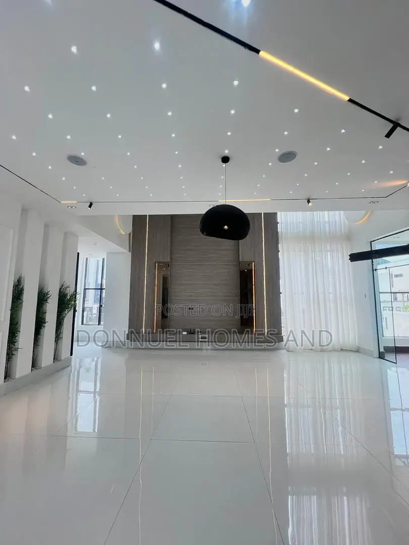 5bdrm Duplex in Chevron for sale
