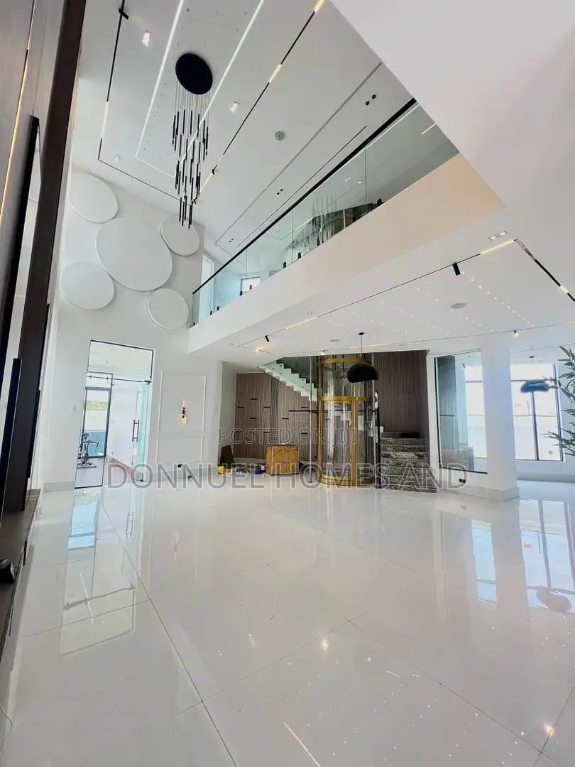 5bdrm Duplex in Chevron for sale