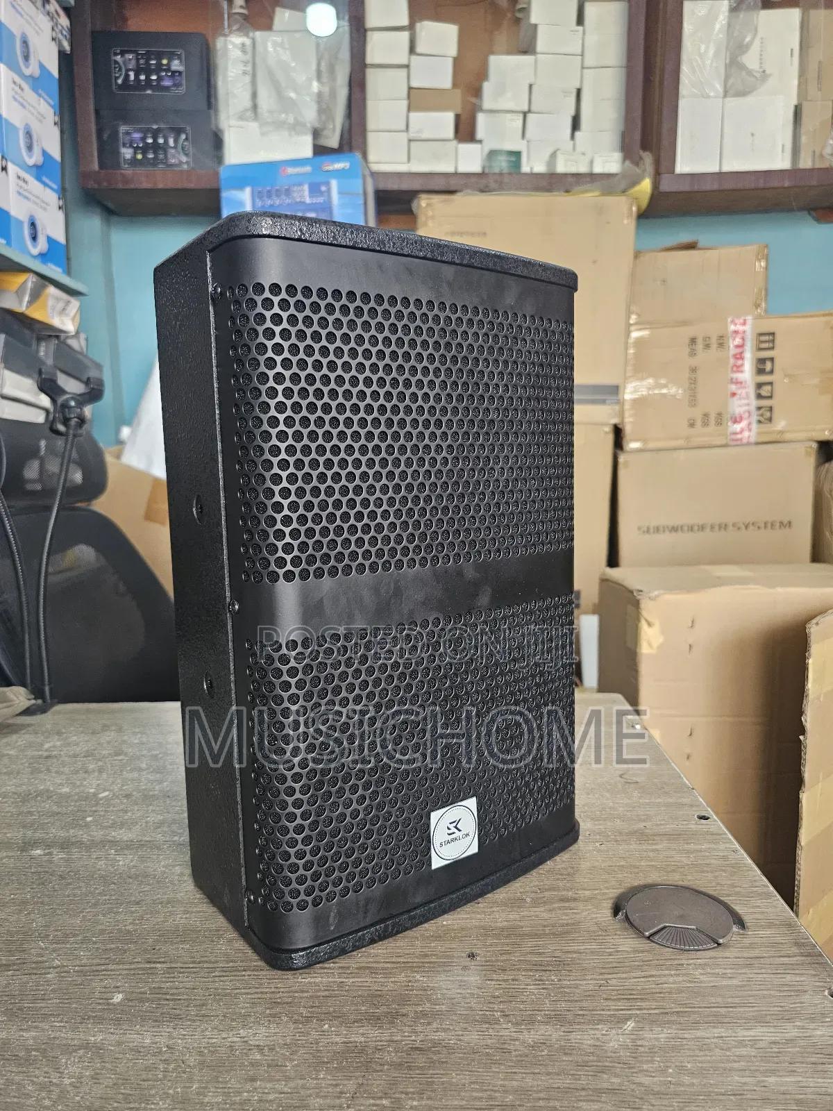 Professional 8" Portable and Powerful Speakers for Restaurant / Bar .