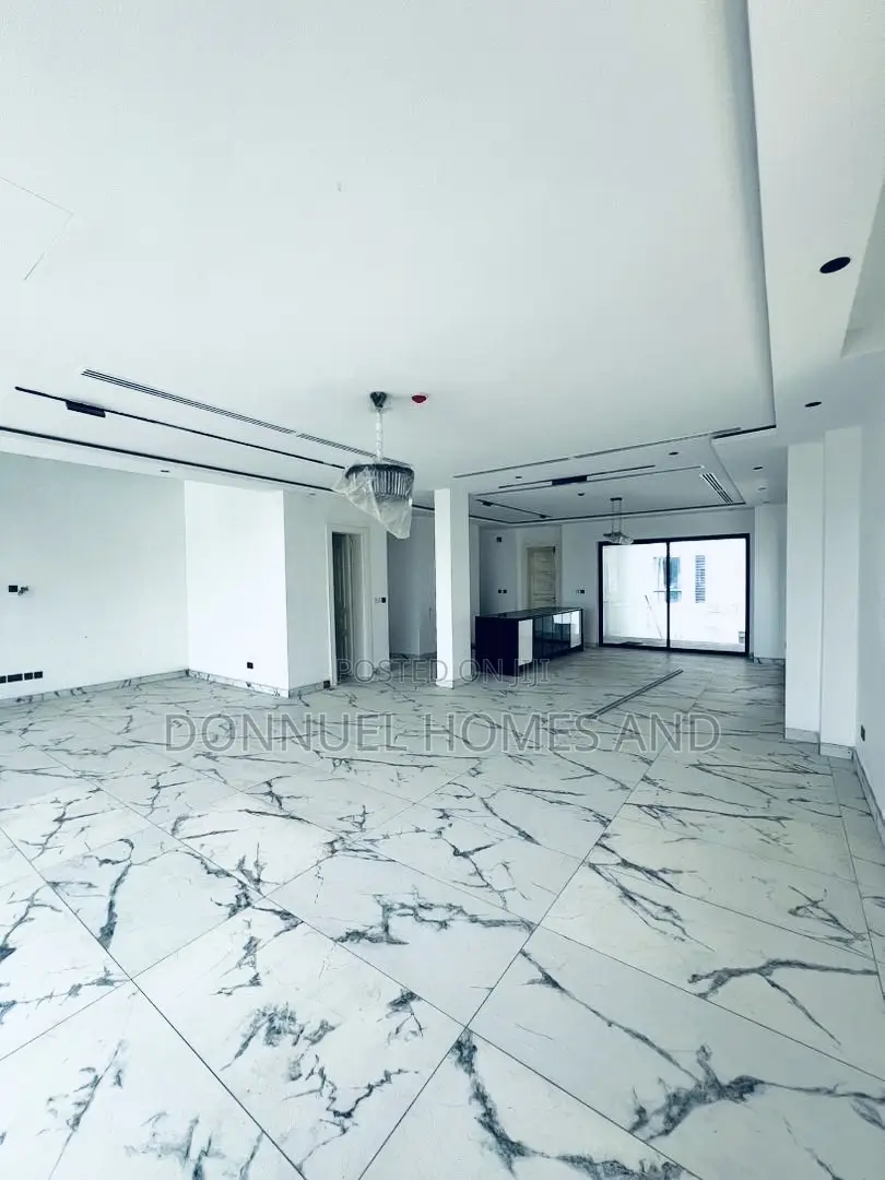 6bdrm Duplex in Banana Island for sale