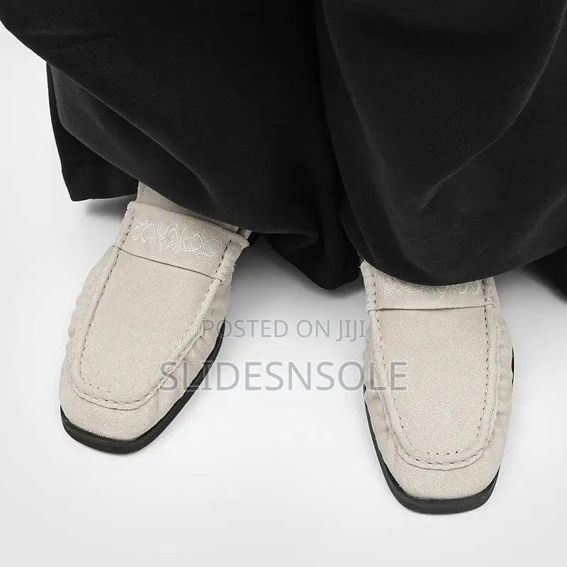 Japanese Embroidery Logo Plaque Suede Loafers