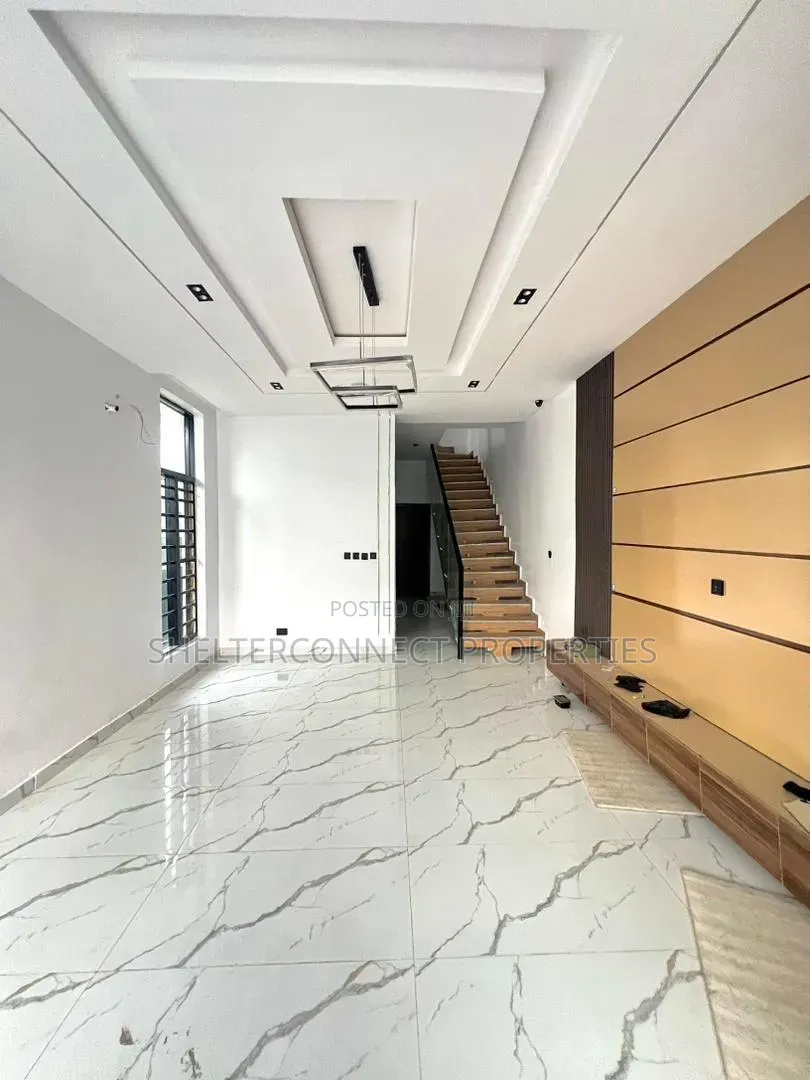 4bdrm Duplex in Ikota for sale