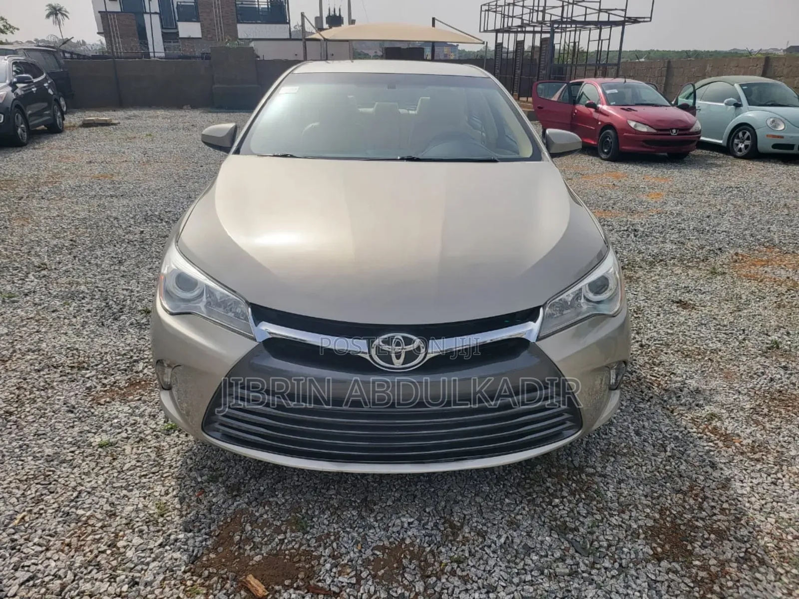 Toyota Camry LE 4dr Sedan (2.5L 4cyl 6A) 2016 Gold