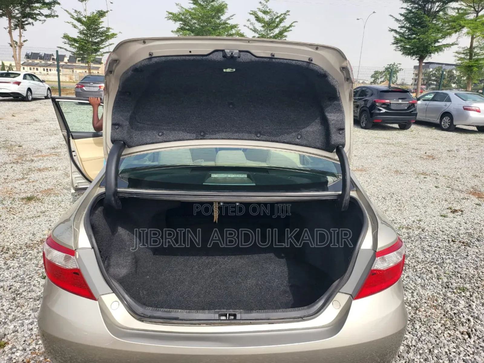 Toyota Camry LE 4dr Sedan (2.5L 4cyl 6A) 2016 Gold