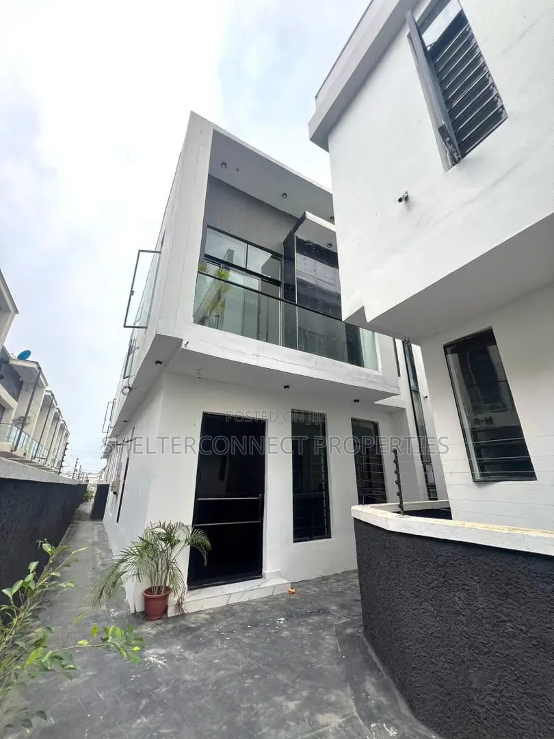 4bdrm Duplex in Ikota for sale