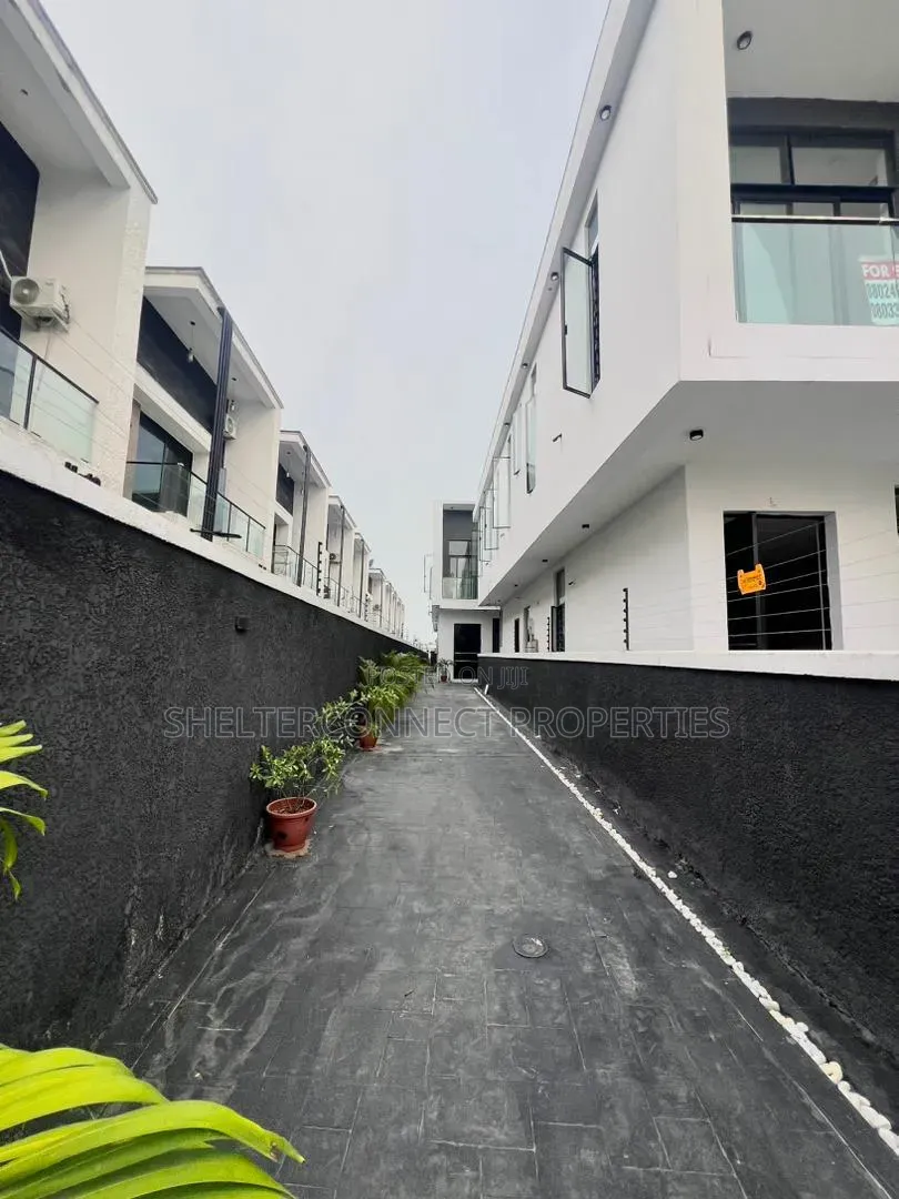 4bdrm Duplex in Ikota for sale