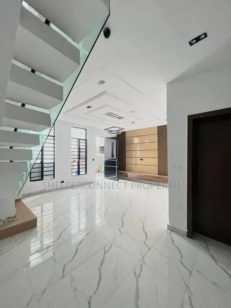 4bdrm Duplex in Ikota for sale