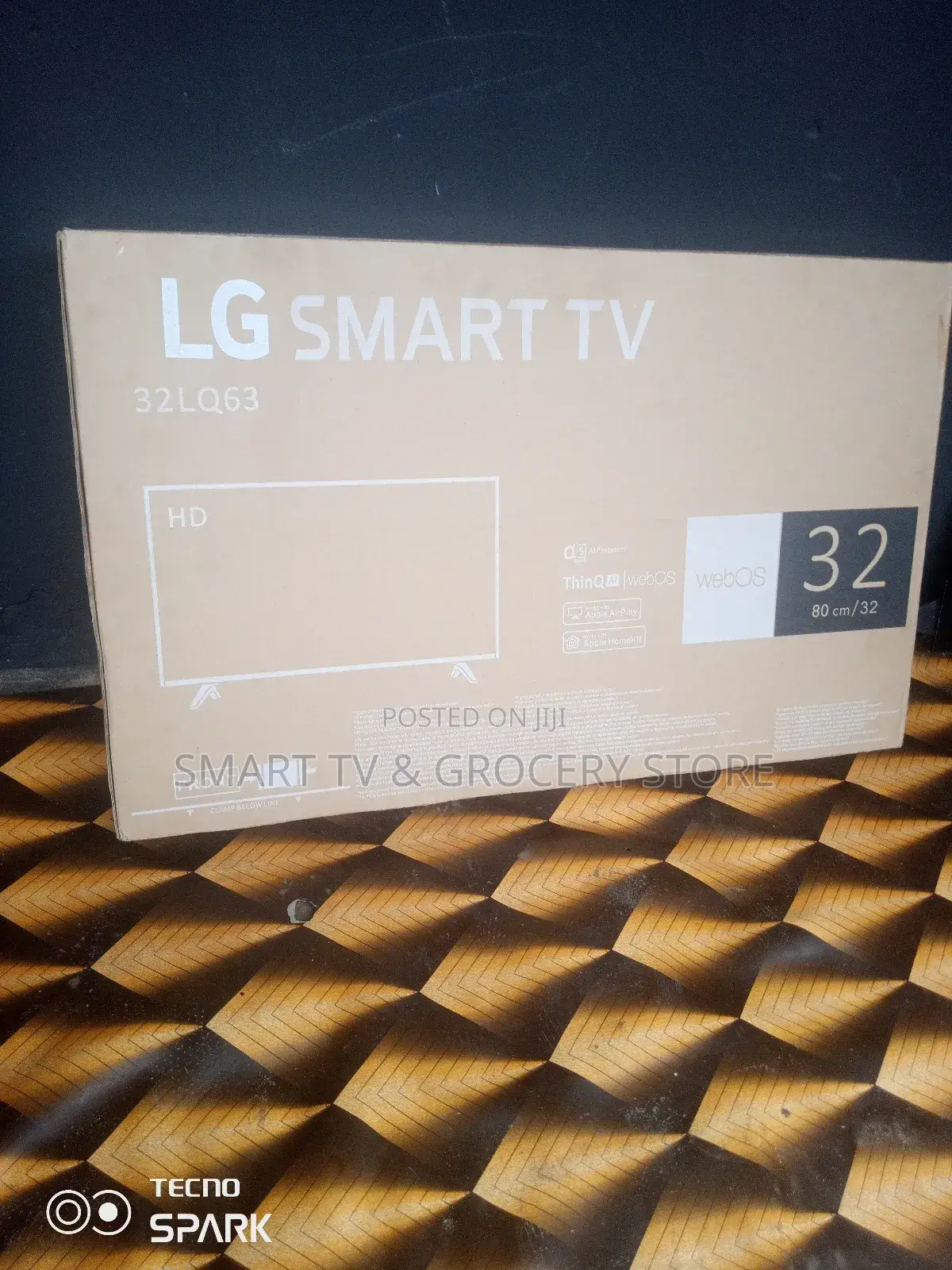 Lg 32 Inches Smart Effortless and Connection Between Multiple Derive
