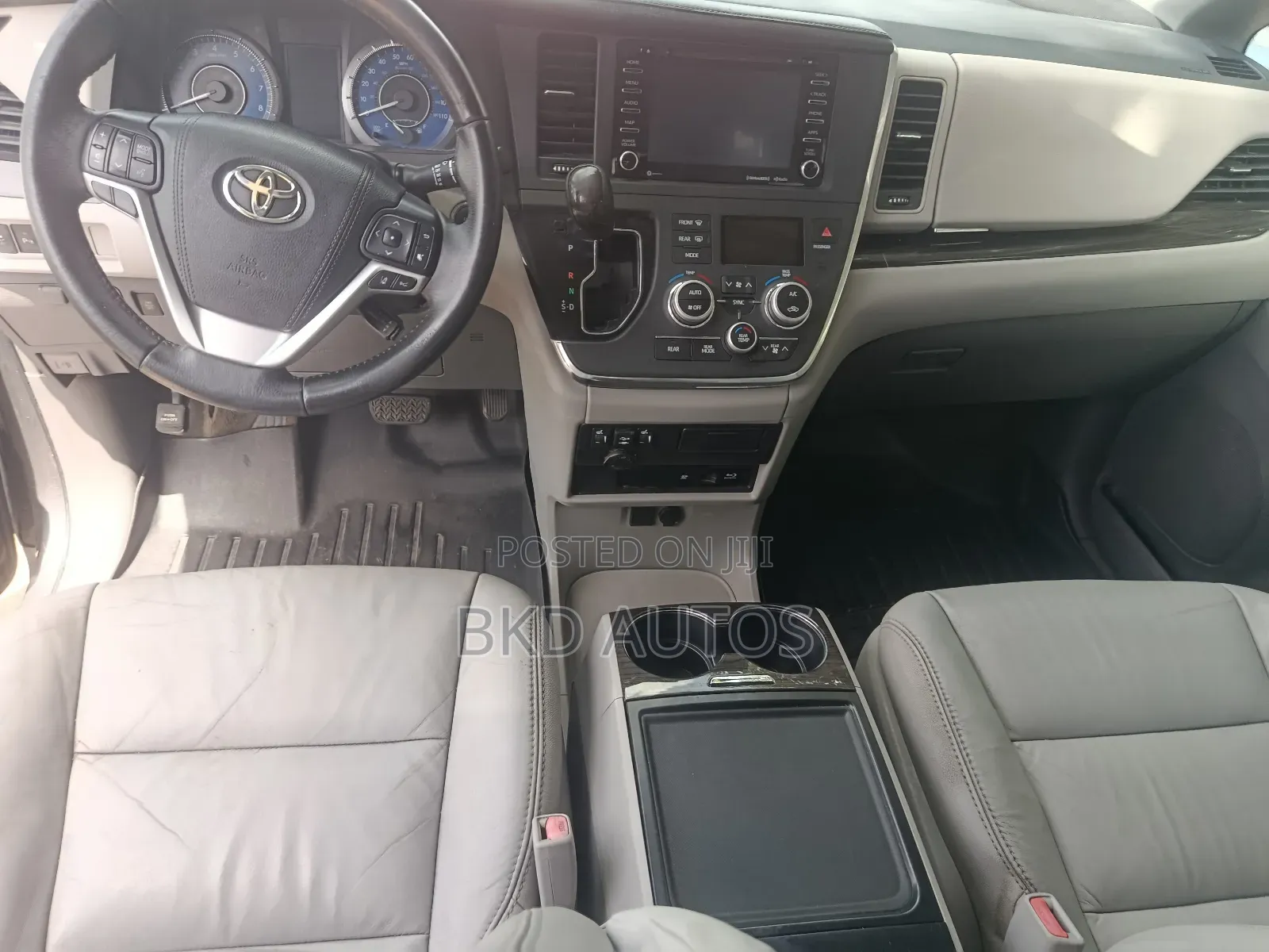 Toyota Sienna XLE AWD (3.5L 6cyl 8A) 2018 Gray