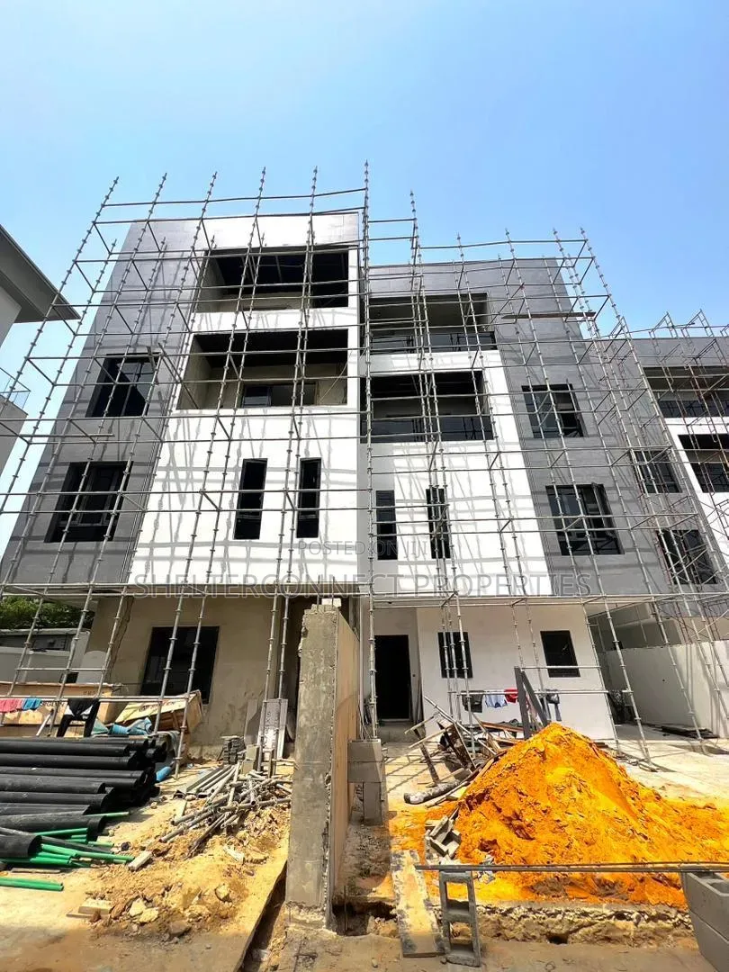 4bdrm Duplex in Banana Island for sale