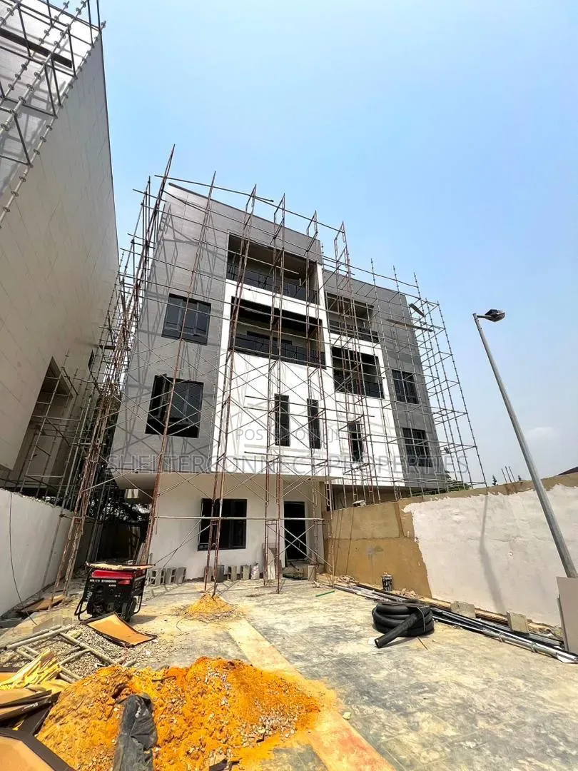 4bdrm Duplex in Banana Island for sale