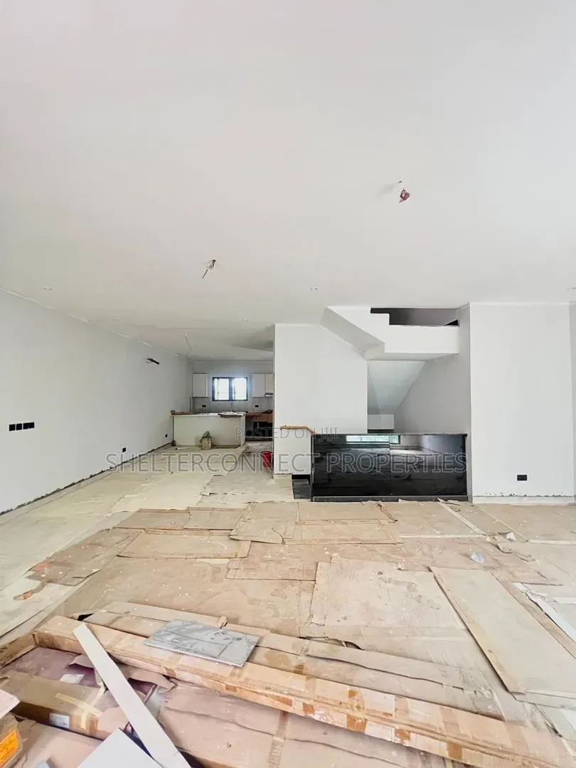 4bdrm Duplex in Banana Island for sale