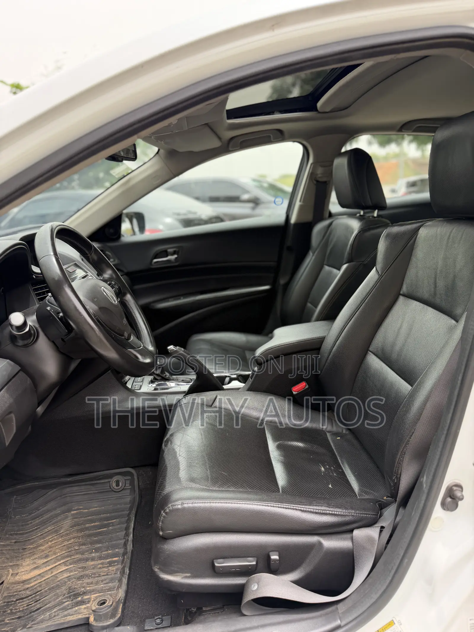 Acura ILX w/Premium Package (2.4L 4cyl 6M) 2013 White