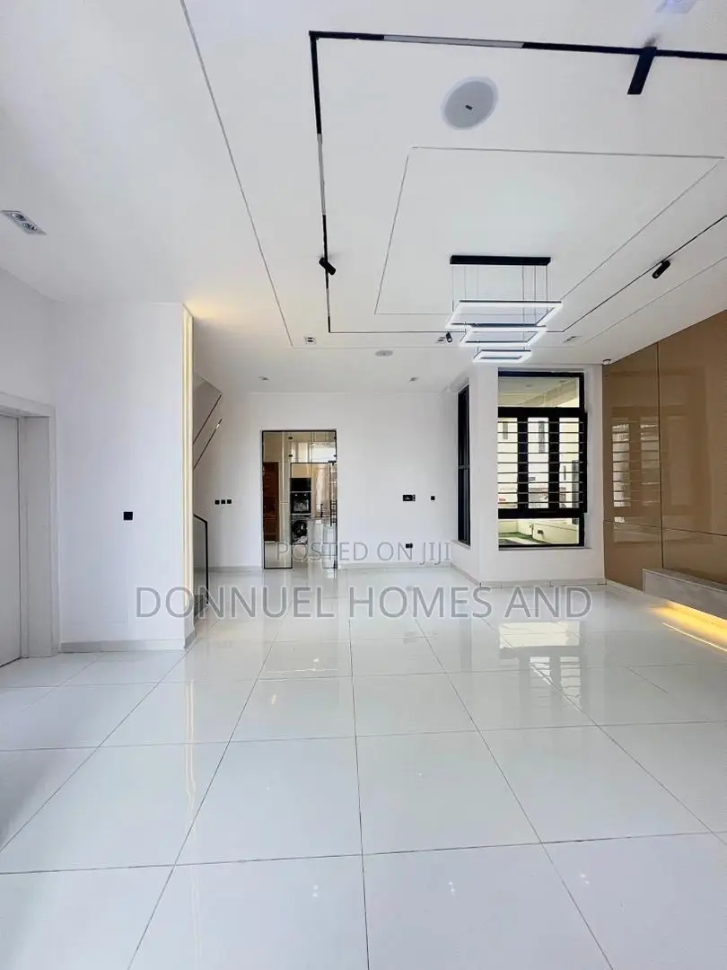 5bdrm Duplex in Ajah for sale