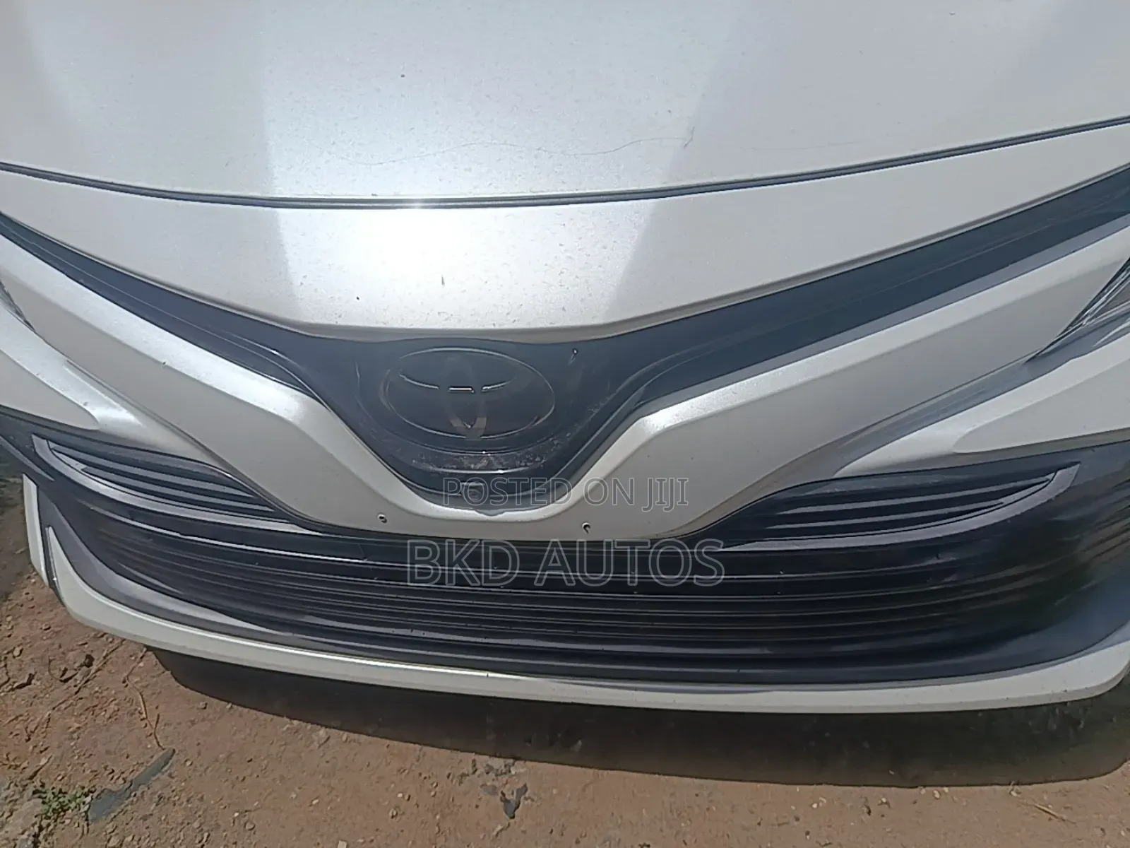 Toyota Camry XLE FWD (2.5L 4cyl 8AM) 2018 White