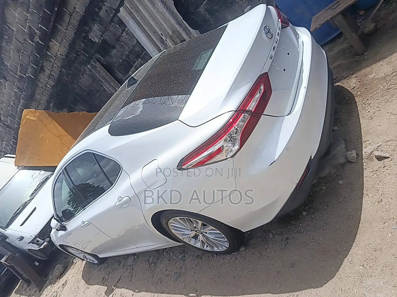 Toyota Camry XLE FWD (2.5L 4cyl 8AM) 2018 White