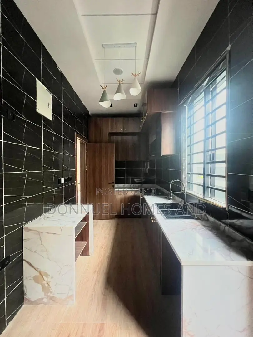 4bdrm Duplex in Ikota for sale