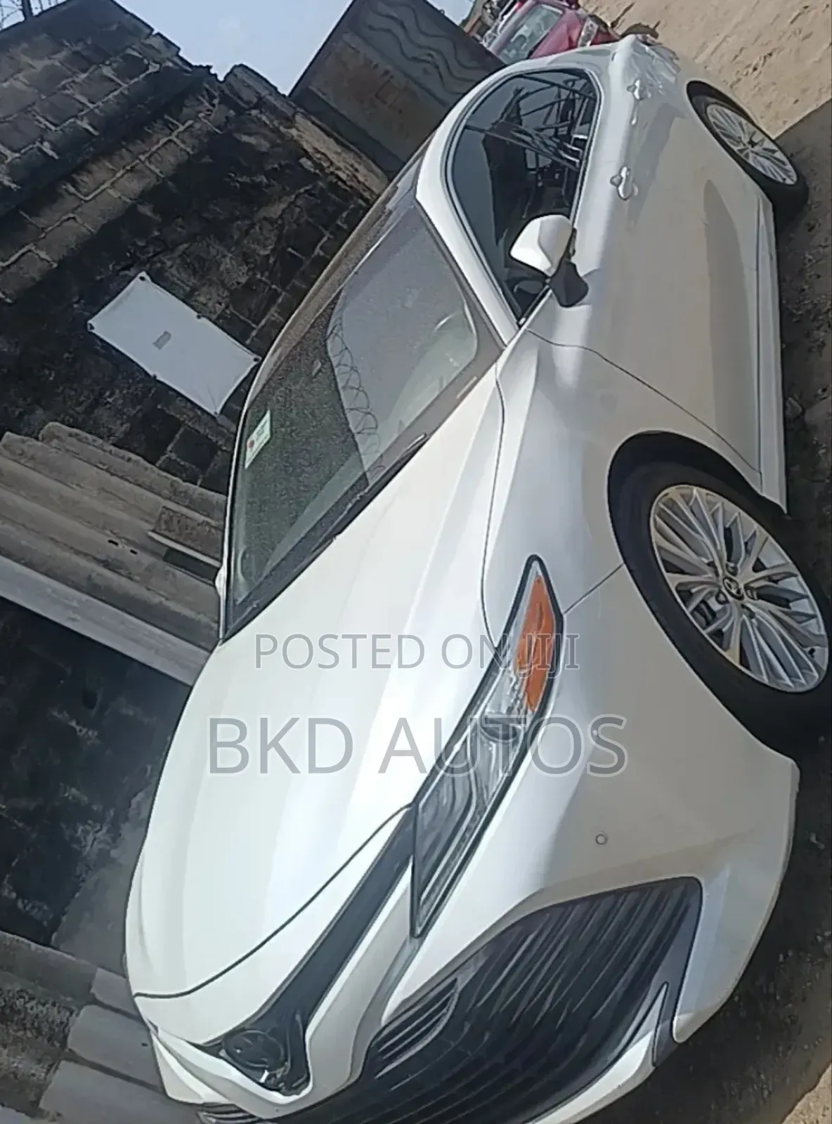 Toyota Camry XLE FWD (2.5L 4cyl 8AM) 2018 White