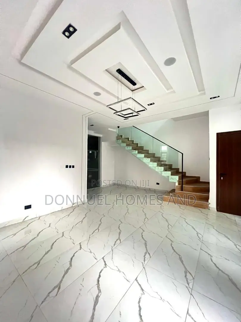 4bdrm Duplex in Ikota for sale