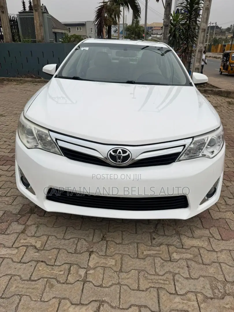 Toyota Camry XLE 4dr Sedan (3.5L 6cyl 6A) 2014 White