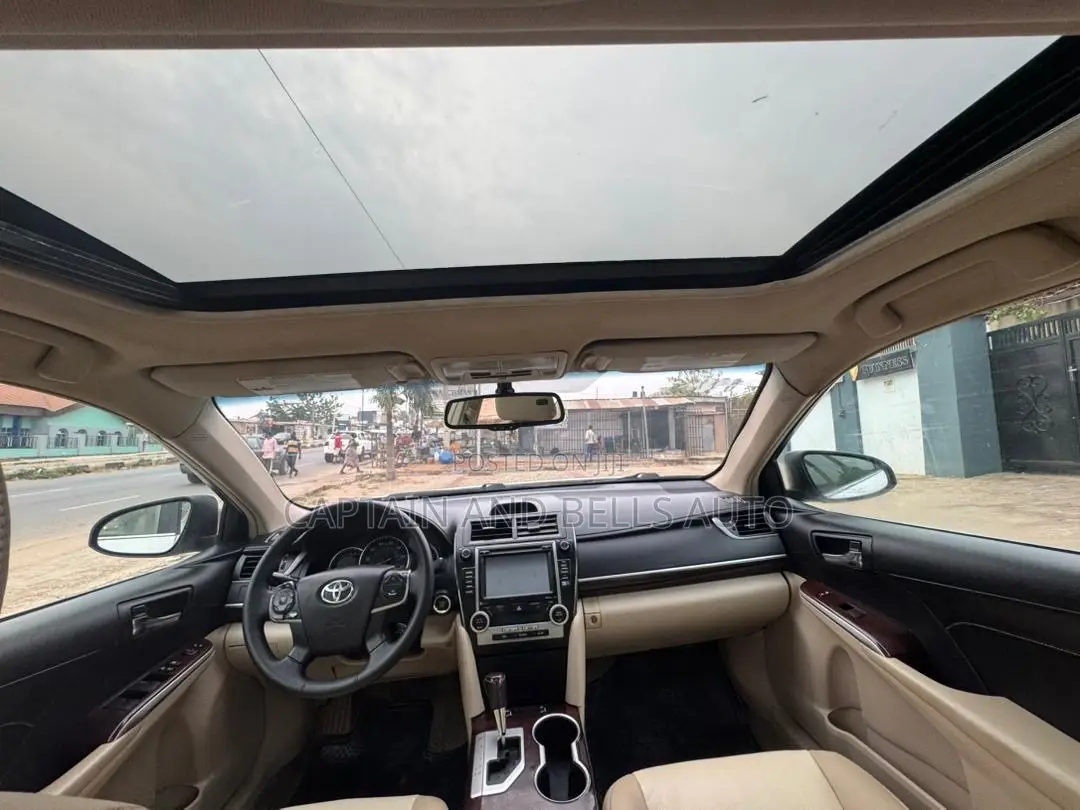 Toyota Camry XLE 4dr Sedan (3.5L 6cyl 6A) 2014 White
