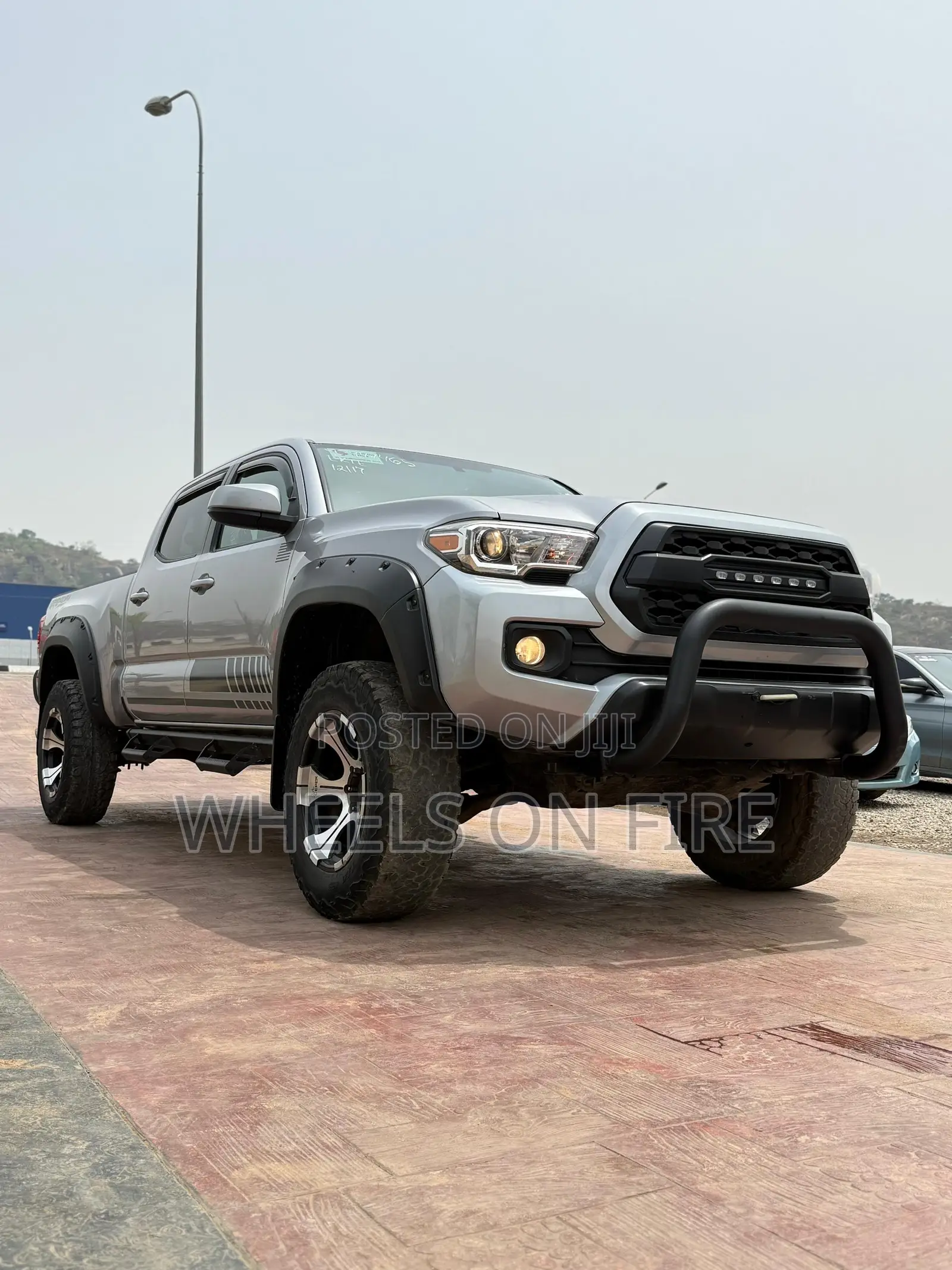 Toyota Tacoma SR5 2018 Silver