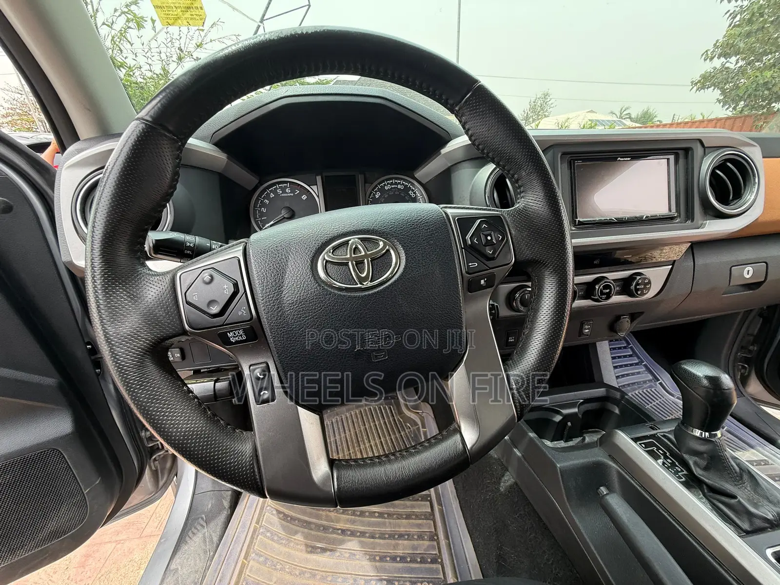 Toyota Tacoma SR5 2018 Silver