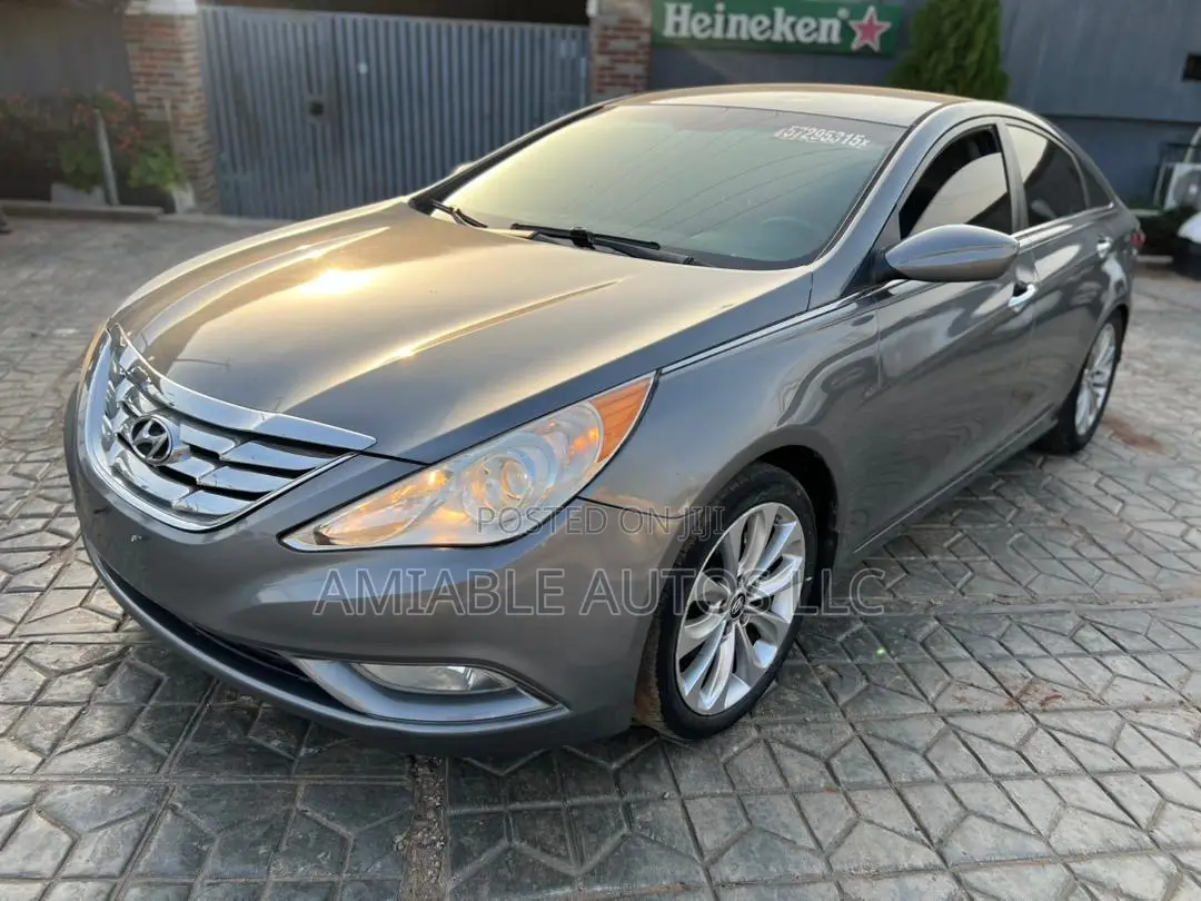 Hyundai Sonata Limited 2.0T Sedan (2.0L 4cyl 6A) 2012 Gray