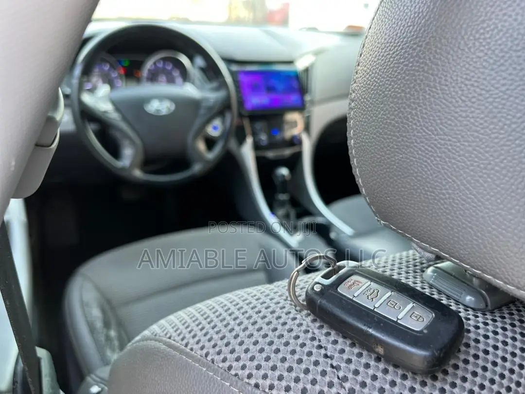 Hyundai Sonata Limited 2.0T Sedan (2.0L 4cyl 6A) 2012 Gray