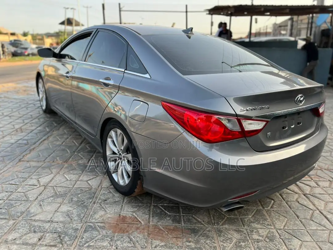 Hyundai Sonata Limited 2.0T Sedan (2.0L 4cyl 6A) 2012 Gray