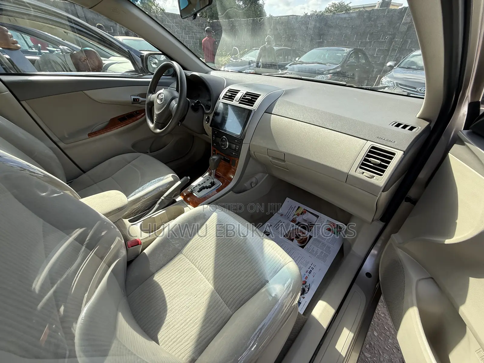 Toyota Corolla LE 4dr Sedan (1.8L 4cyl 4A) 2011 Gold