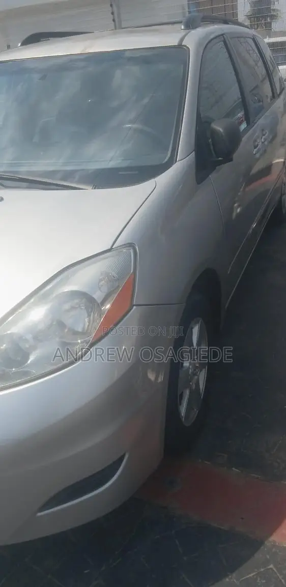 Toyota Sienna CE AWD 2007 Gold