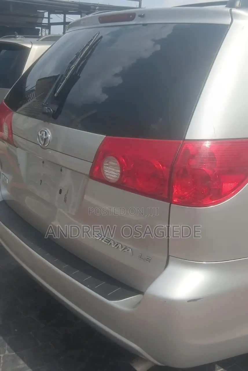 Toyota Sienna CE AWD 2007 Gold