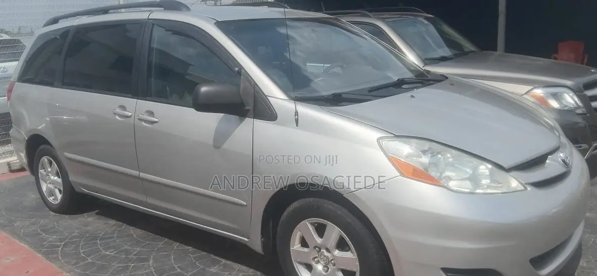 Toyota Sienna CE AWD 2007 Gold