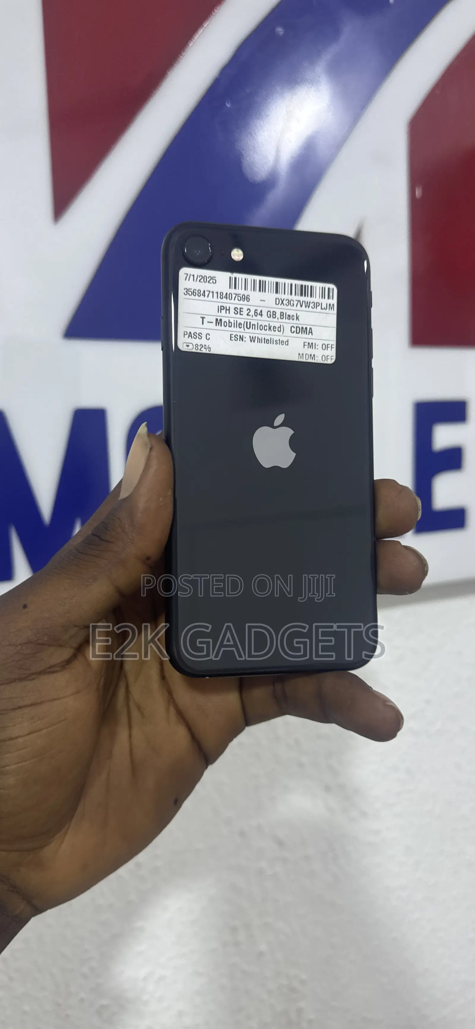 Apple iPhone SE (2020) 64 GB Black