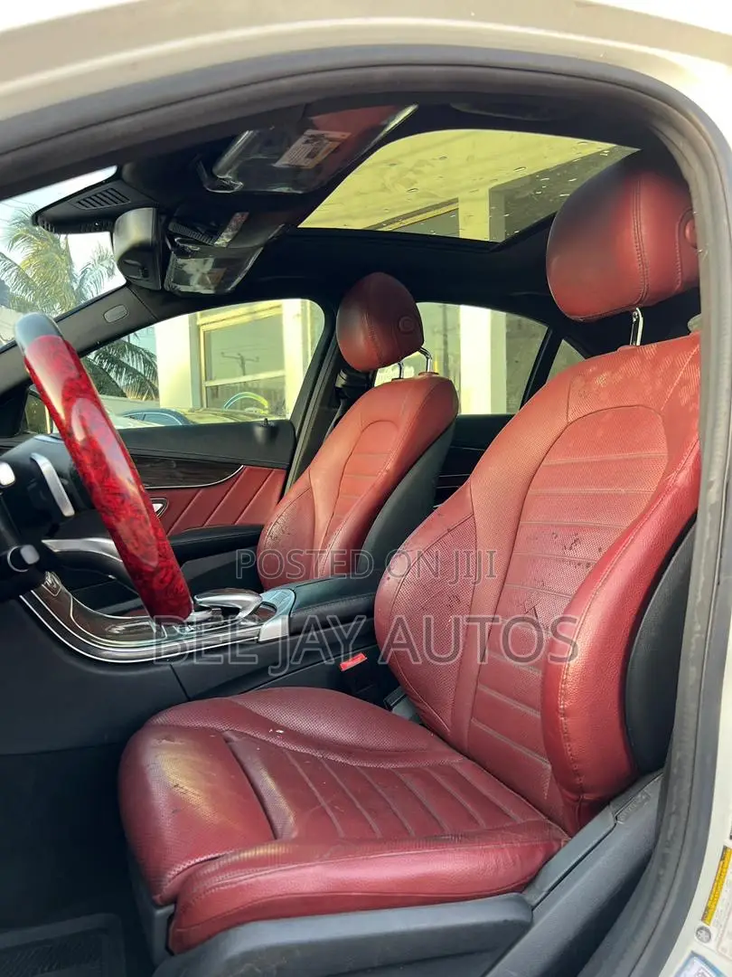 Mercedes-Benz C300 Luxury 4dr AWD 4Matic Sedan (2.0L 4cyl 7A) 2015