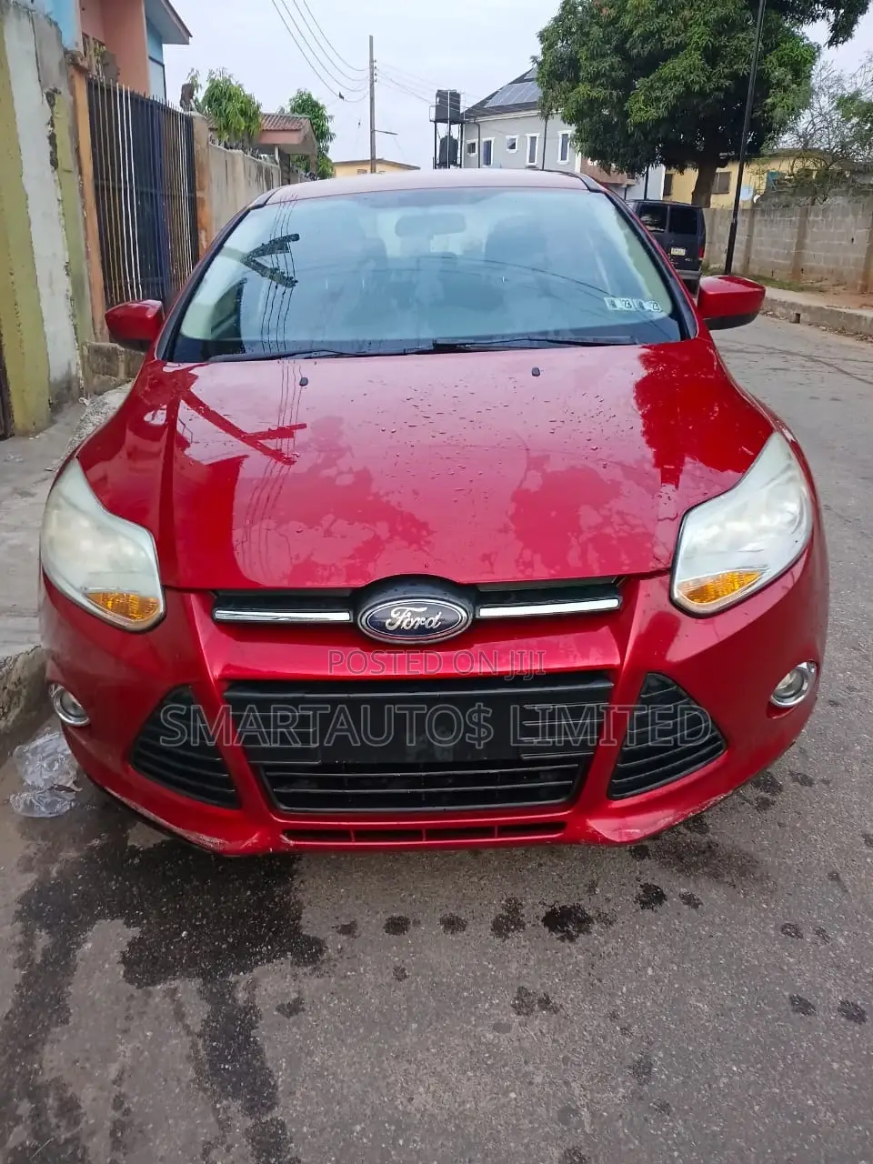 Ford Focus SE Sedan FWD (2.0L 4cyl 5M) 2012 Red
