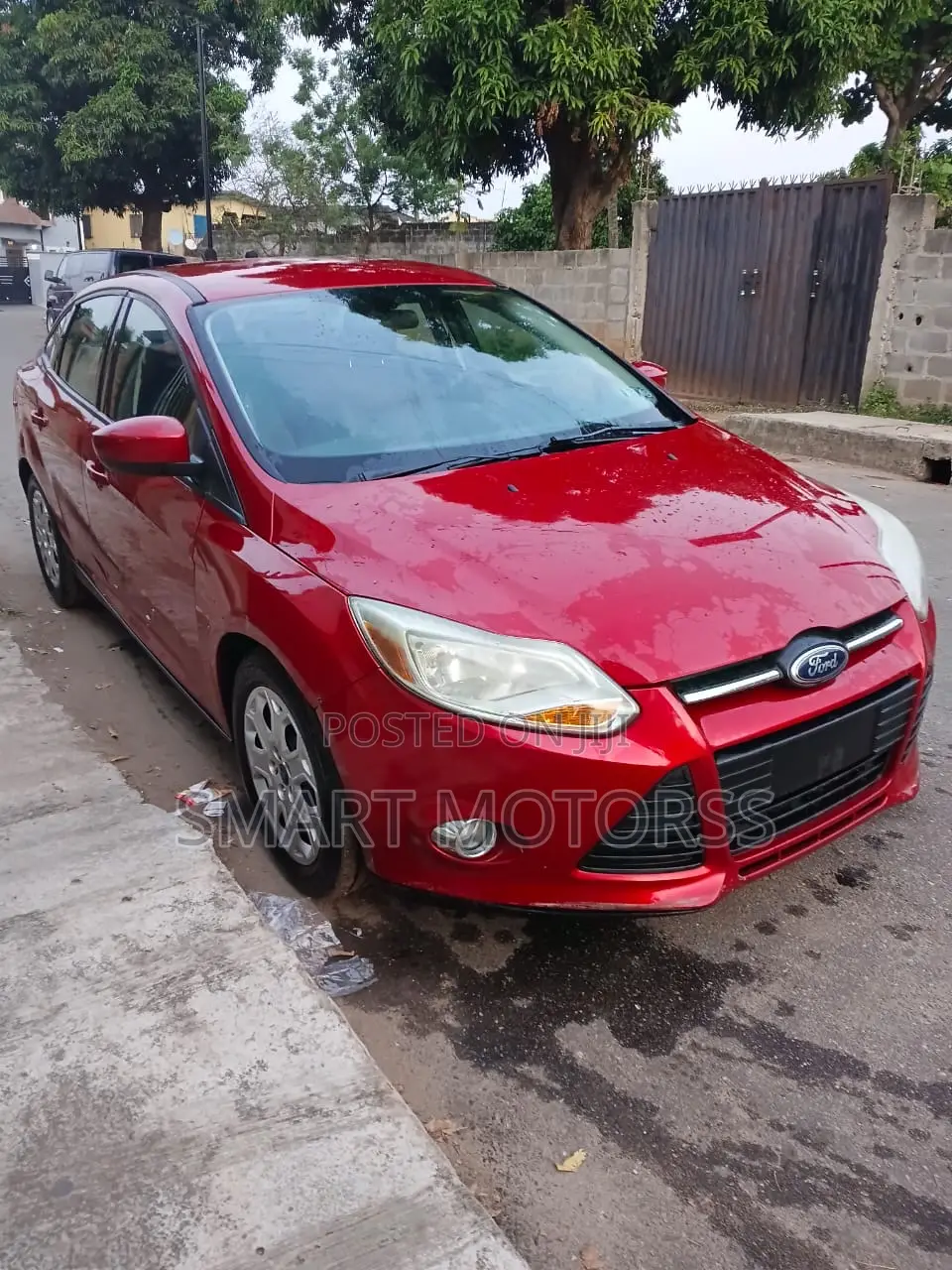 Ford Focus SE Sedan FWD (2.0L 4cyl 5M) 2012 Red