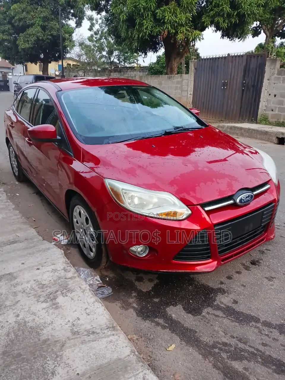 Ford Focus SE Sedan FWD (2.0L 4cyl 5M) 2012 Red