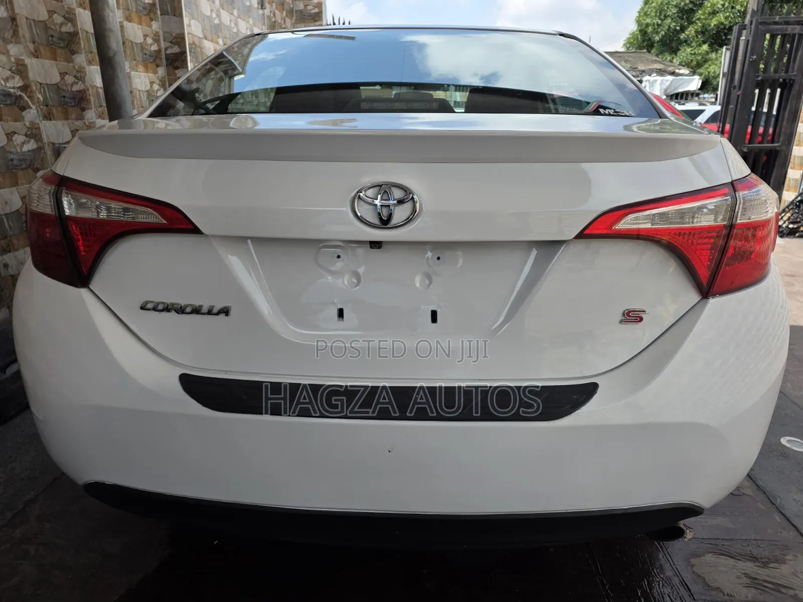Toyota Corolla S Plus 4dr Sedan (1.8L 4cyl CVT) 2015 White