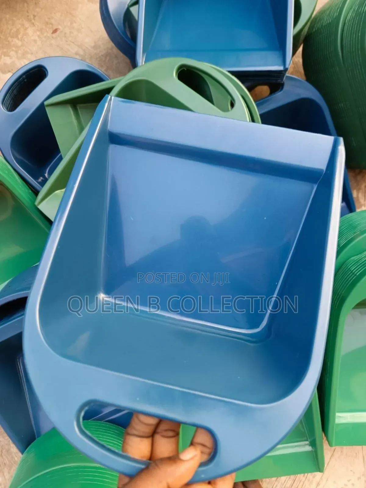 Big Dust Pan. (12 Pieces)