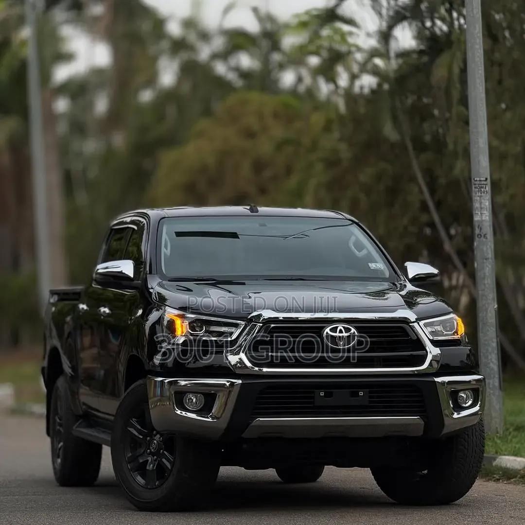 Toyota Hilux 2022 Black