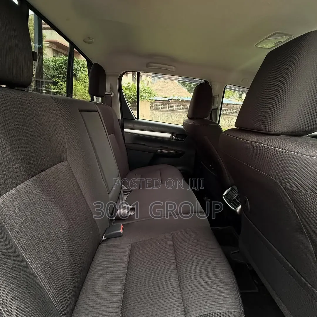Toyota Hilux 2022 Black